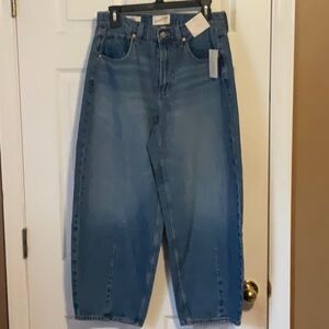 Universal Thread High Rise Barrel Leg Women’s Medium Wash Denim Jeans Size 8